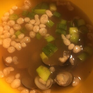 しじみ、小葱、揚げ玉の味噌汁